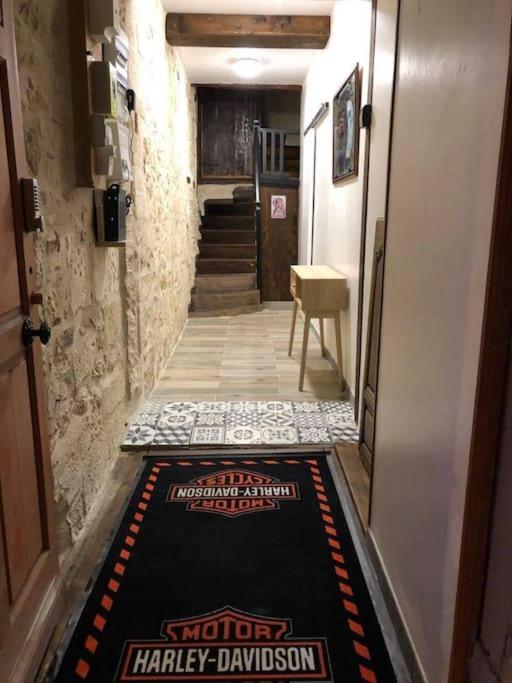 Suite De Charme Au Pied De La Cathedrale Laon Exterior foto